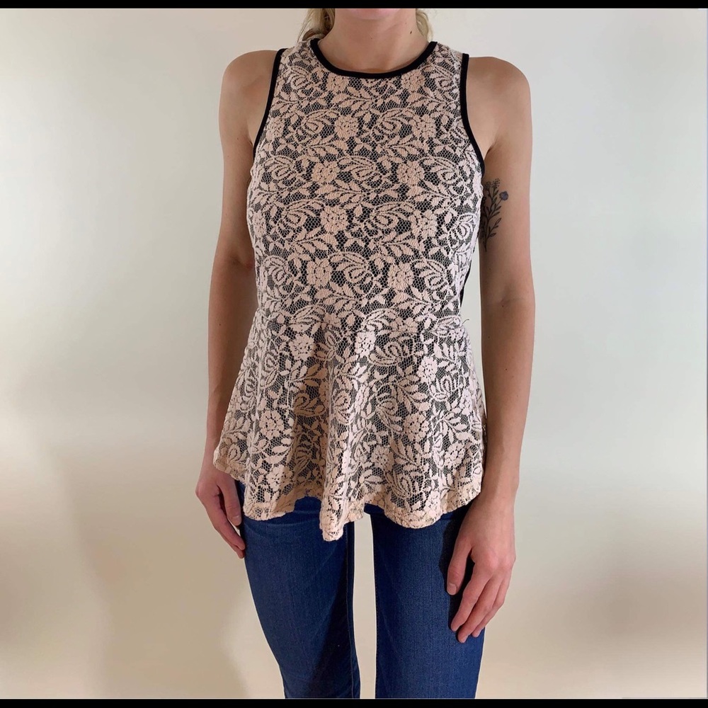 Super cute deLiAs floral lace top